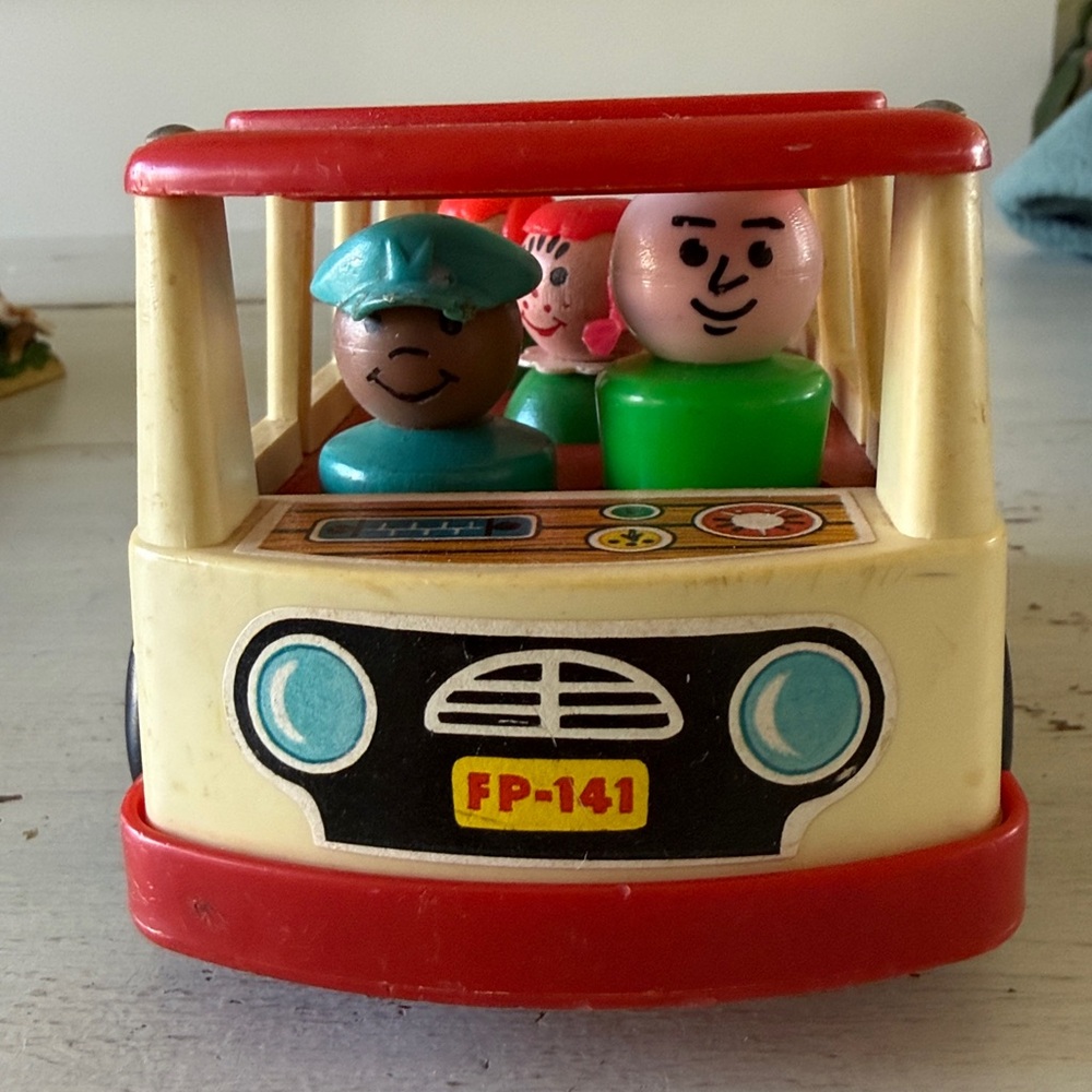 Fisher-Price 1969 Vintage Mini Bus Toy 5 Wooden Little People Toy Figures - Picture 3 of 9